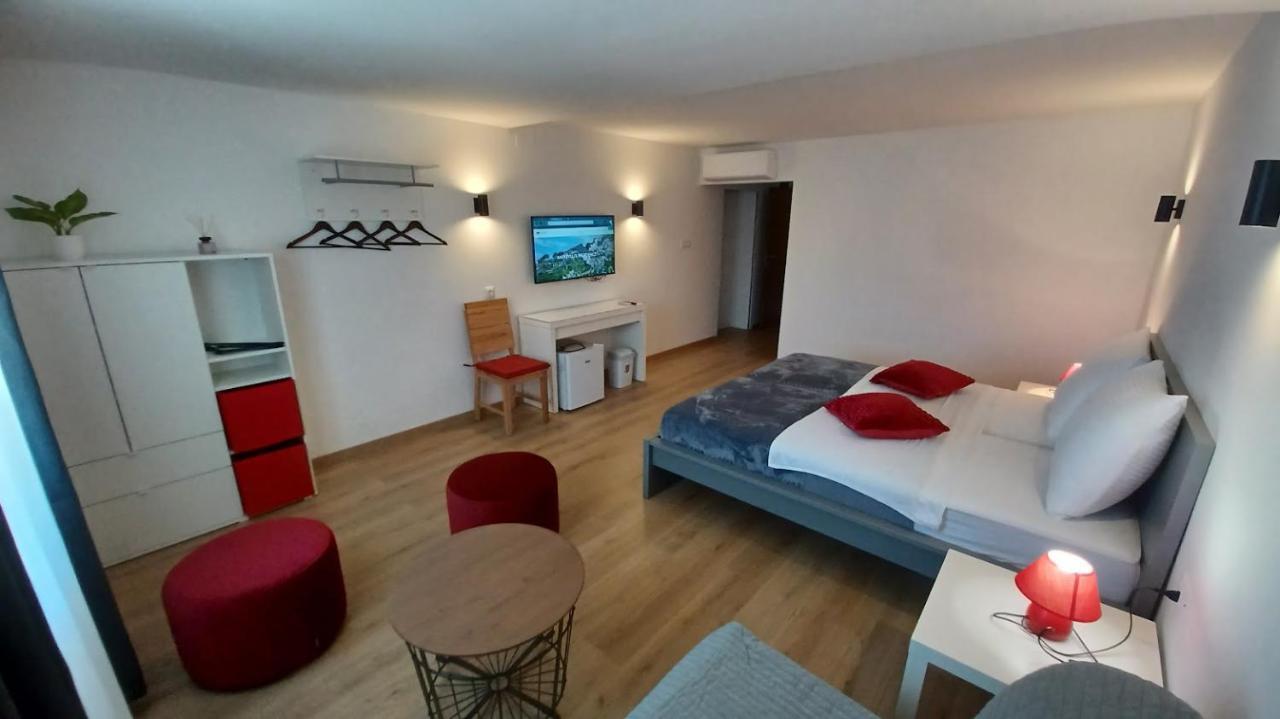 Amaryllis Residence, Apartment Diana & Deluxe Rooms With Shared Kitchen Veli Lošinj 外观 照片