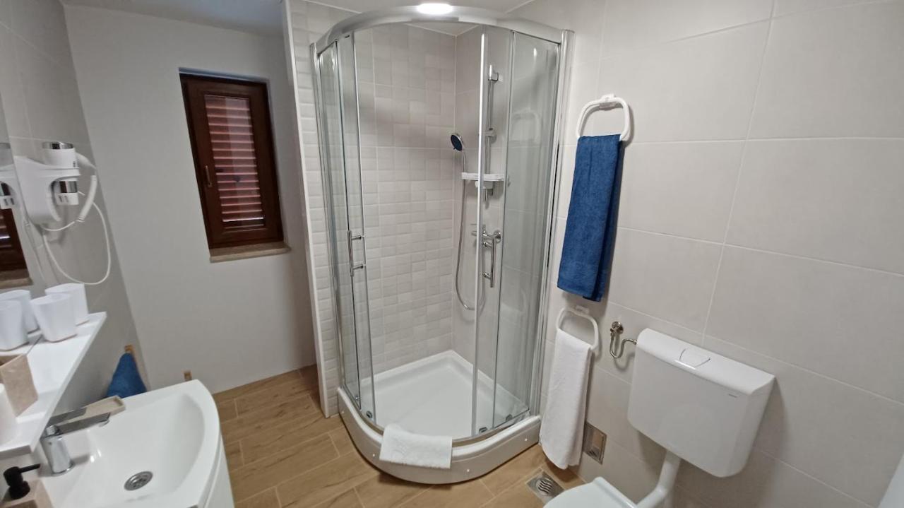 Amaryllis Residence, Apartment Diana & Deluxe Rooms With Shared Kitchen Veli Lošinj 外观 照片