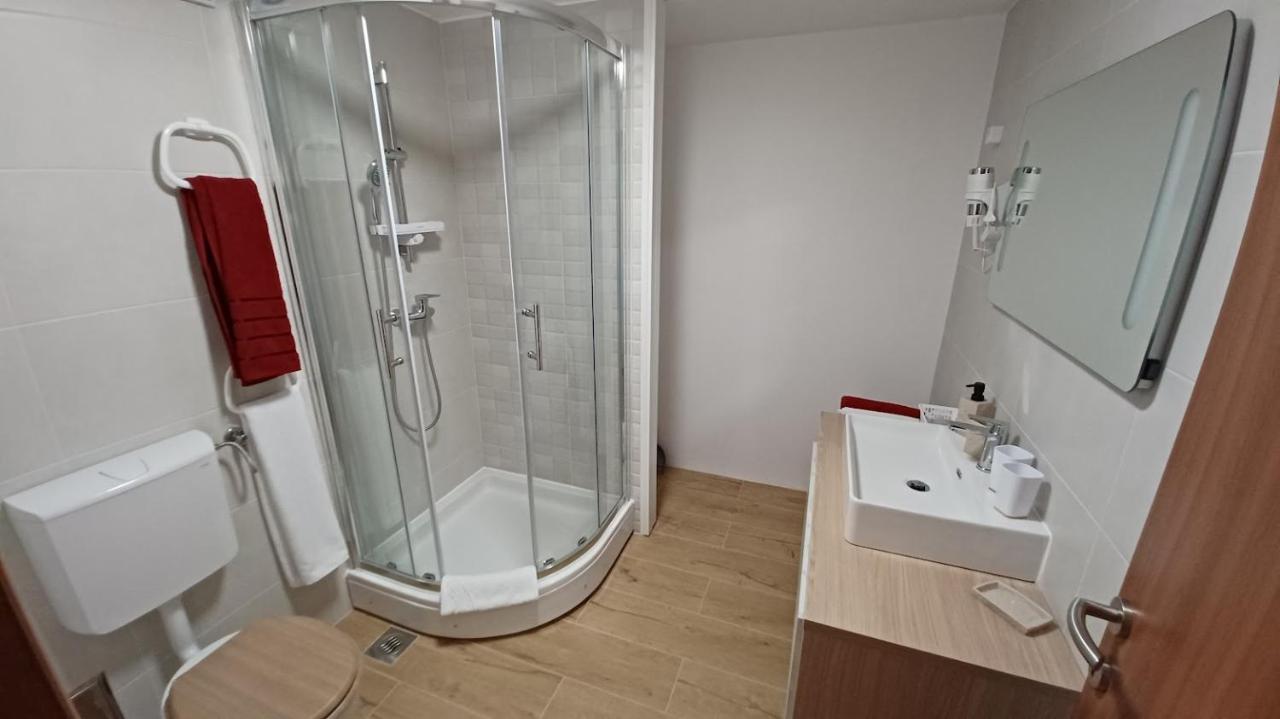 Amaryllis Residence, Apartment Diana & Deluxe Rooms With Shared Kitchen Veli Lošinj 外观 照片